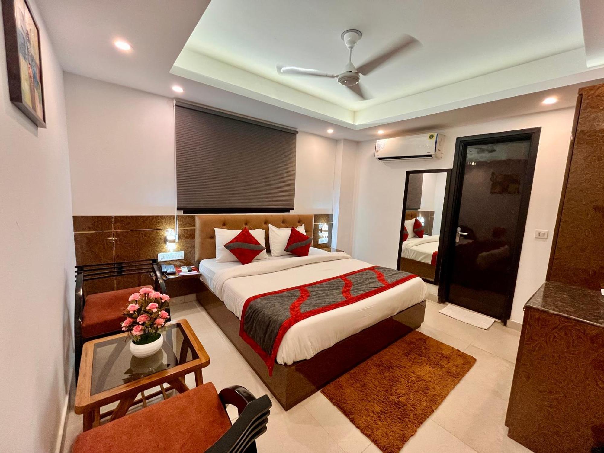 Hotel The Gold Inn - Karol Bagh Delhi Eksteriør billede