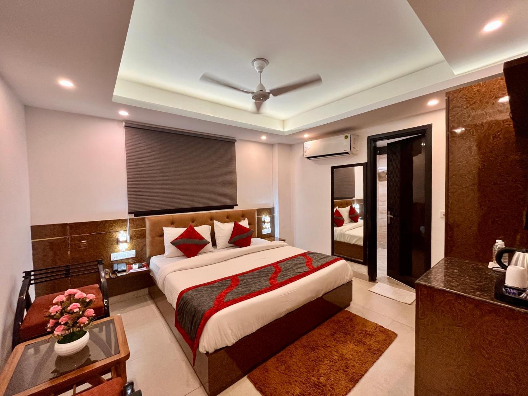 Hotel The Gold Inn - Karol Bagh Delhi Eksteriør billede