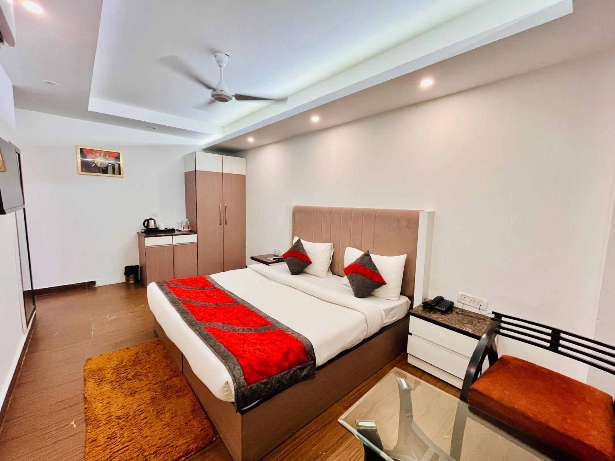 Hotel The Gold Inn - Karol Bagh Delhi Eksteriør billede